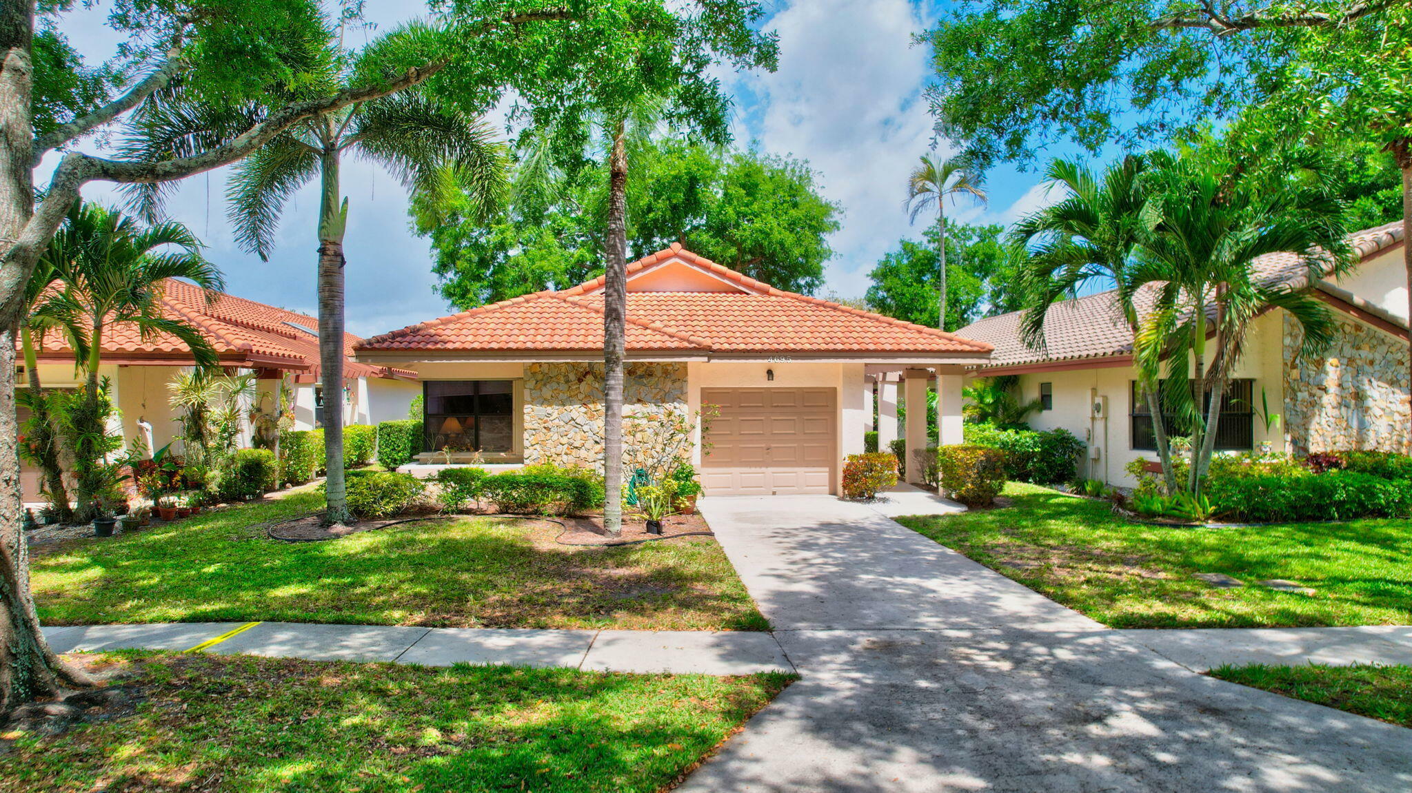 Property Photo: 4695 Boxwood Circle FL 33436
