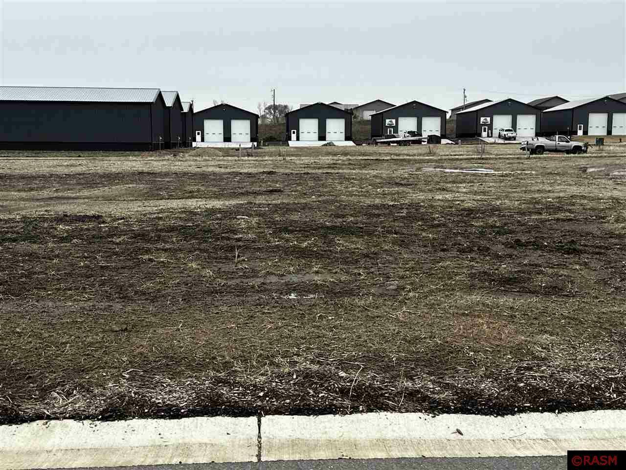 Property Photo:  304 Collin Drive  MN 56021 