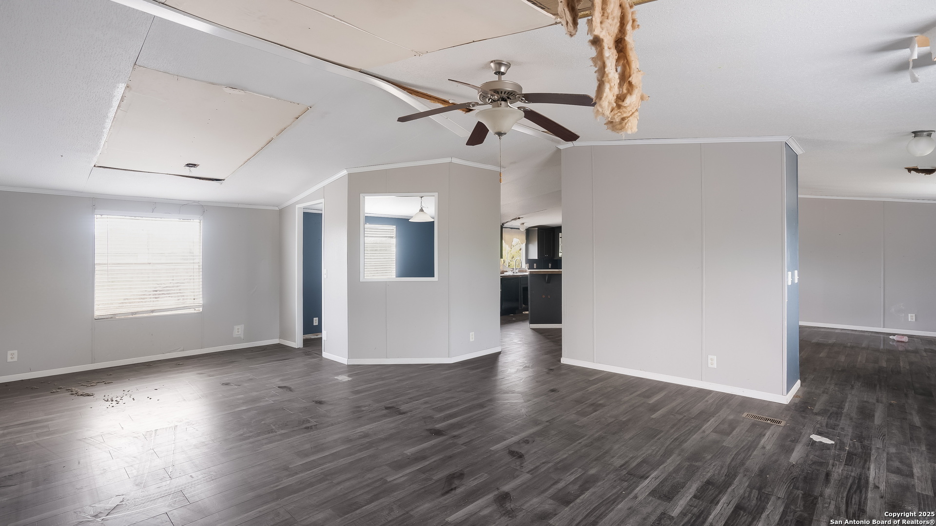 Property Photo: 915 County Road 3821 TX 78253