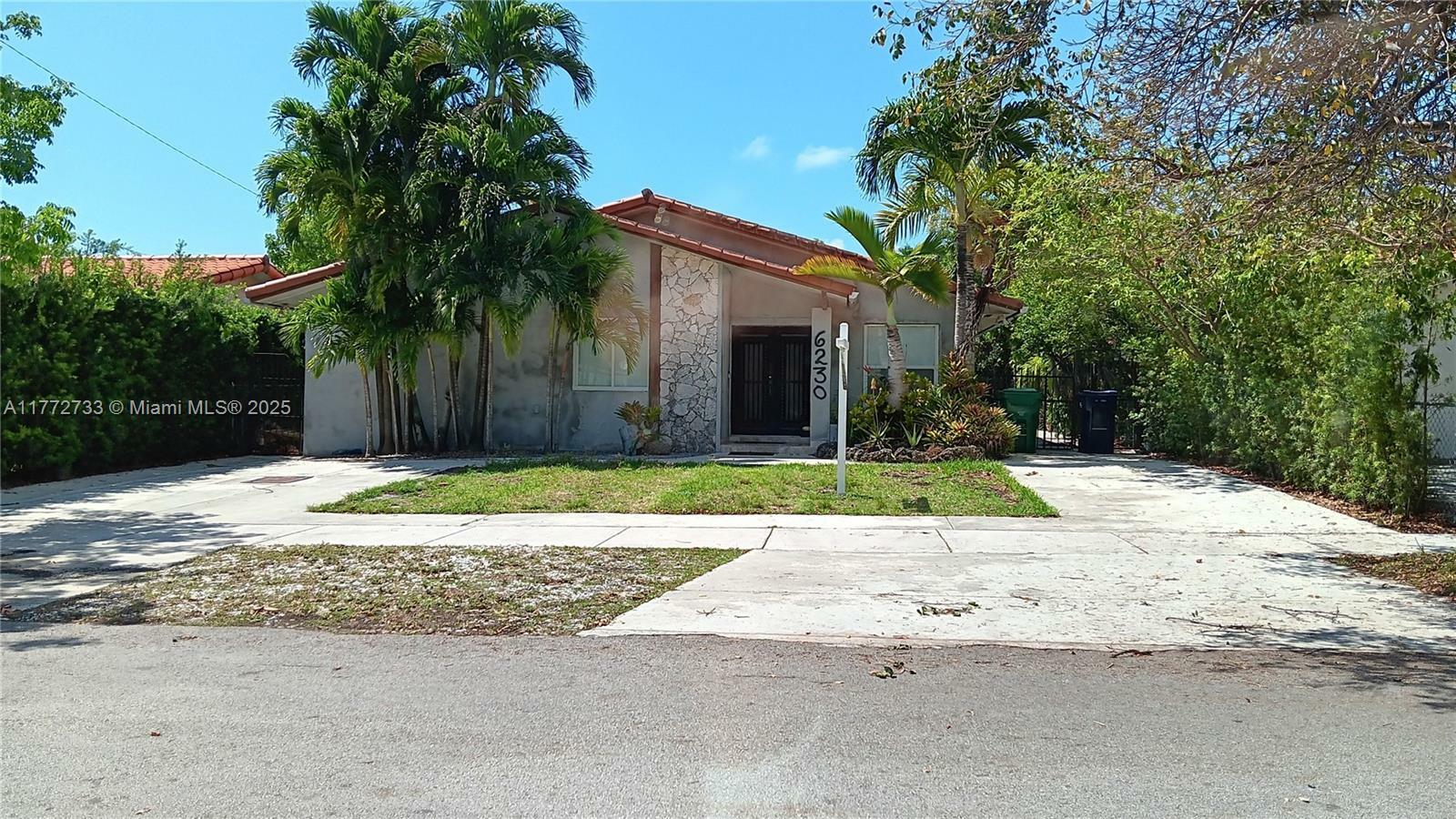 Property Photo: 6230 SW 38th St FL 33155