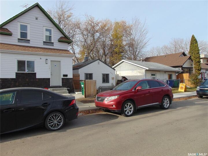 Property Photo: 417 F Avenue S SK S7M 1T4