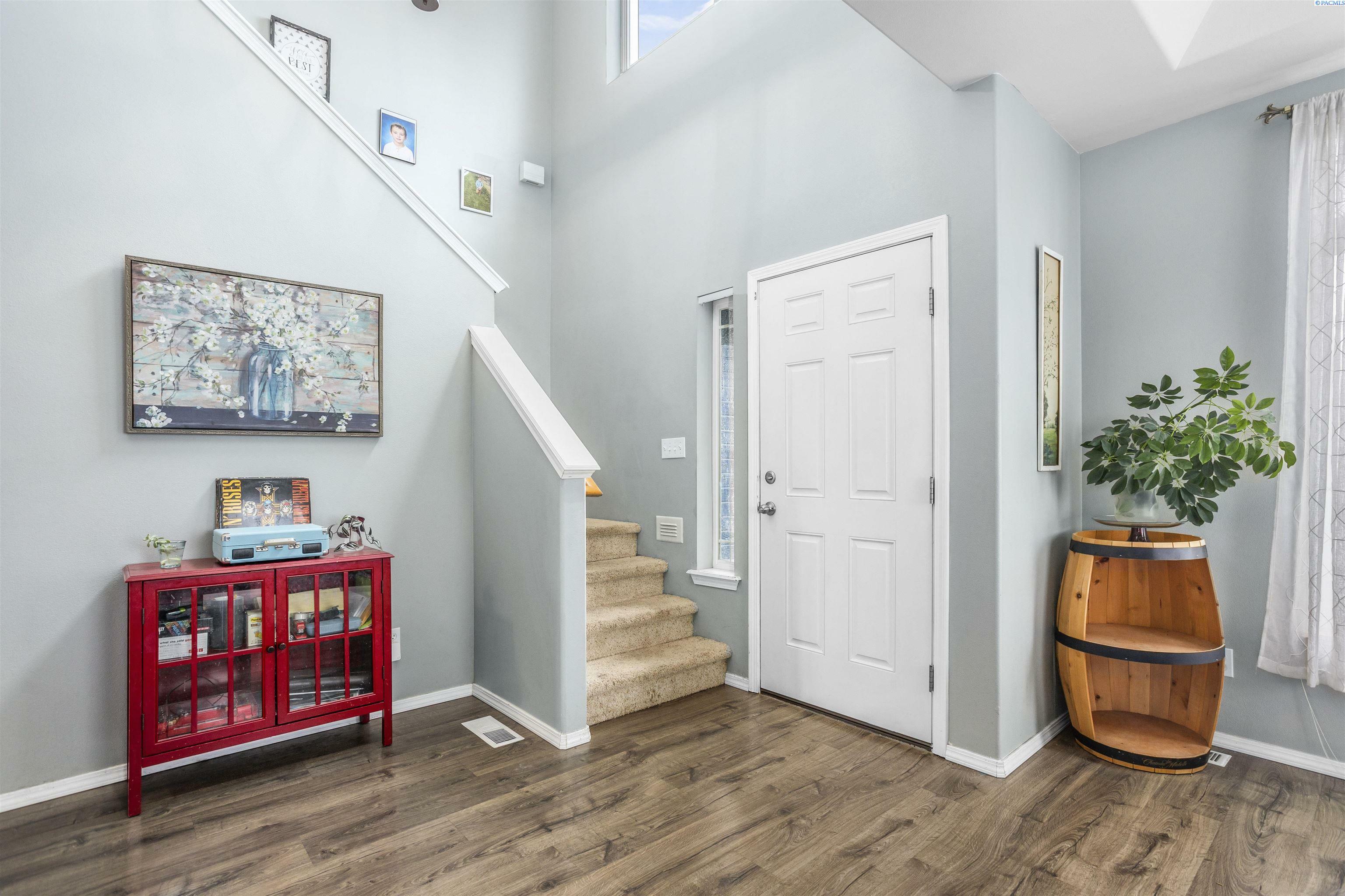 Property Photo: 101 S Young Place WA 99336