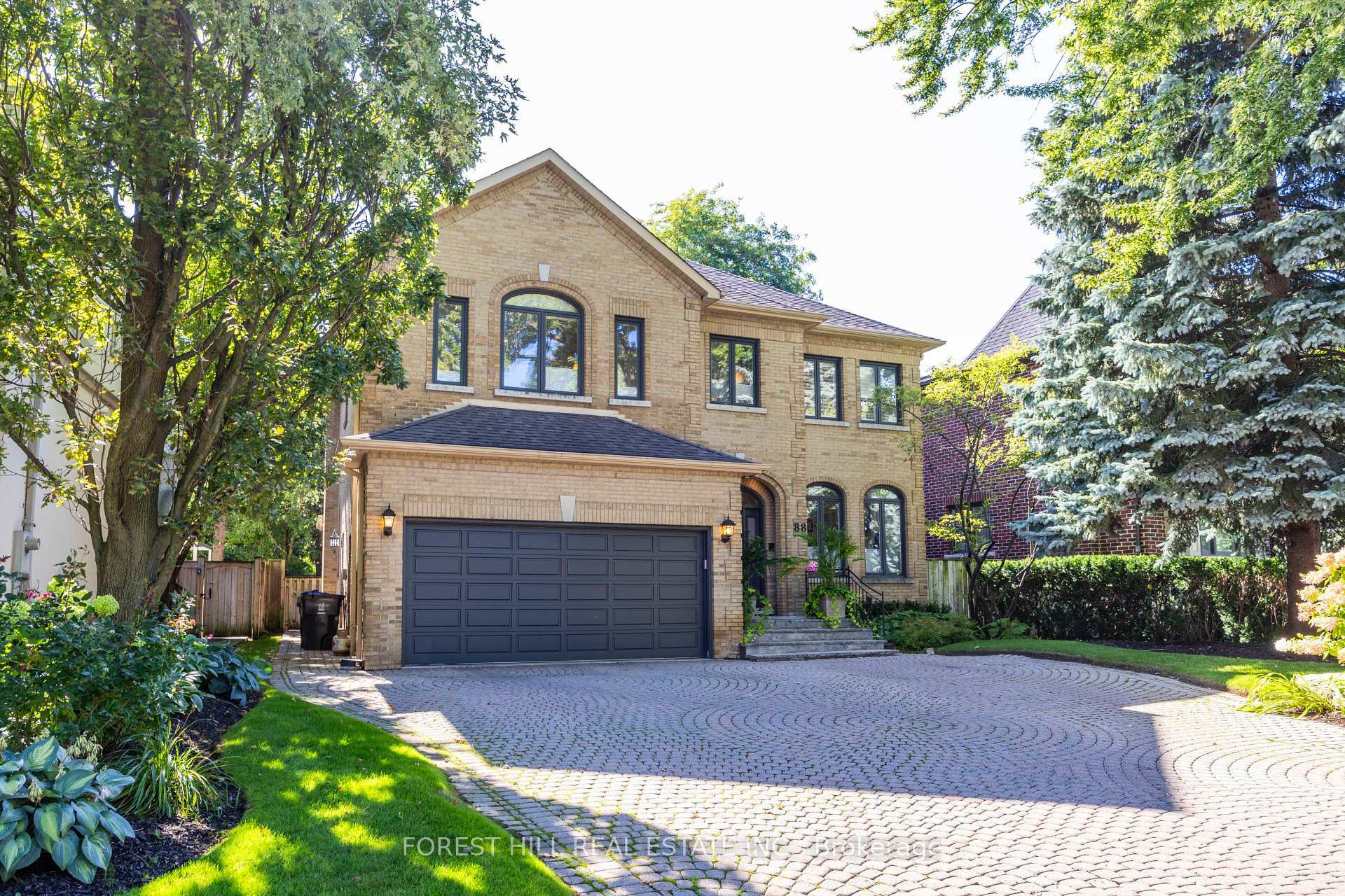 Property Photo: 88 Yonge Boulevard ON M5M 3G9