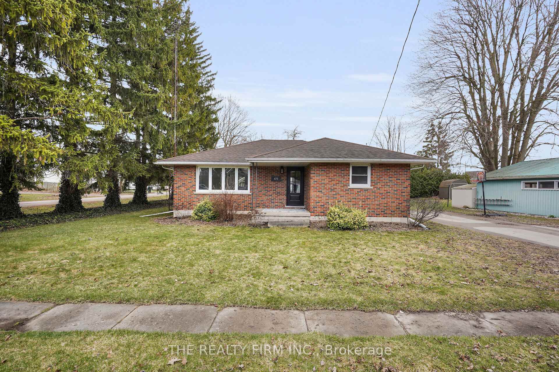 675 Regent Street  Strathroy-Caradoc ON N0L 1W0 photo