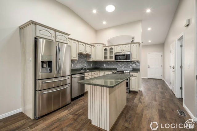 Property Photo:  9662 S Villa Springs Cv  UT 84070 