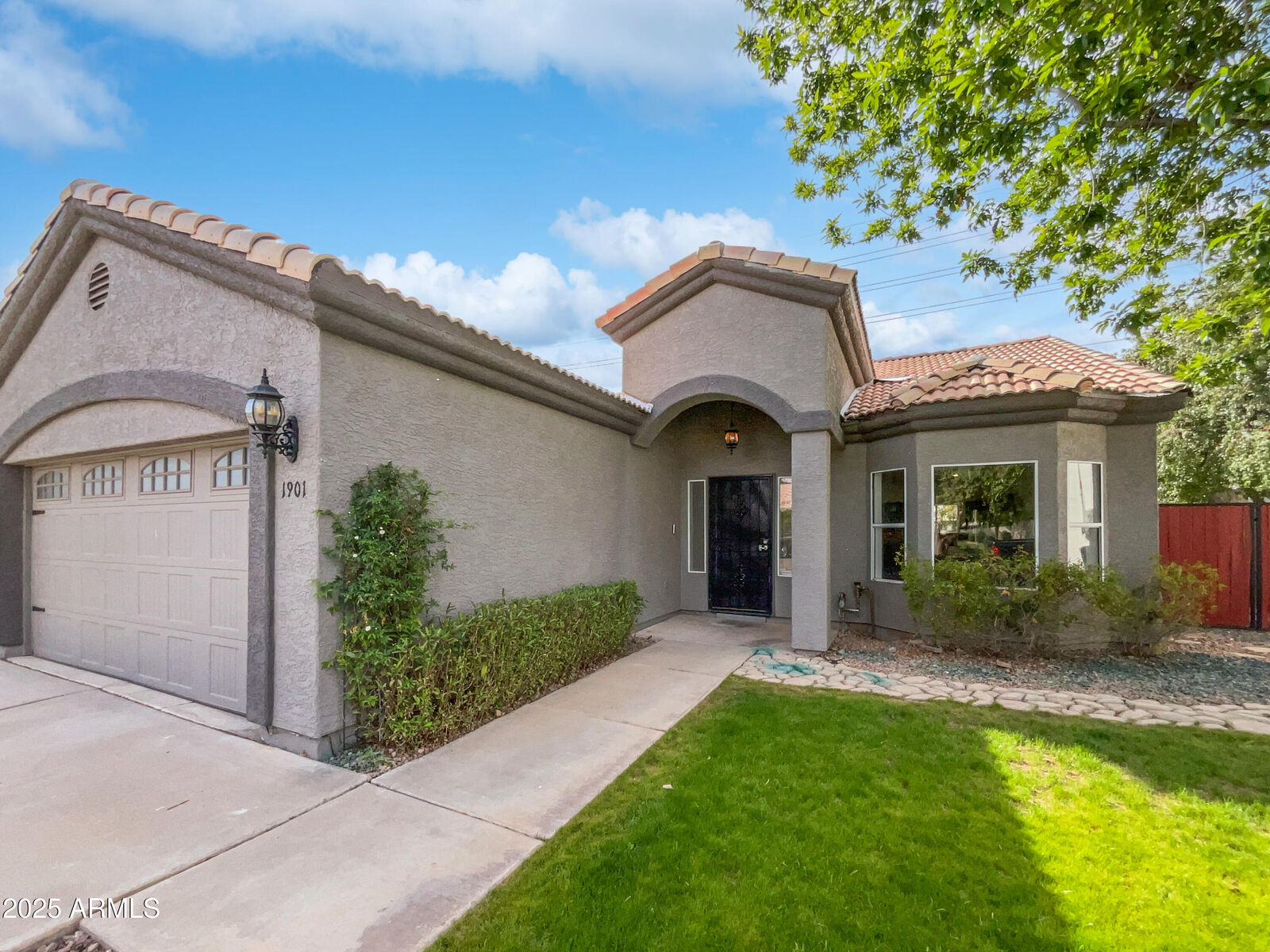 Property Photo:  1901 E Marquette Drive  AZ 85234 