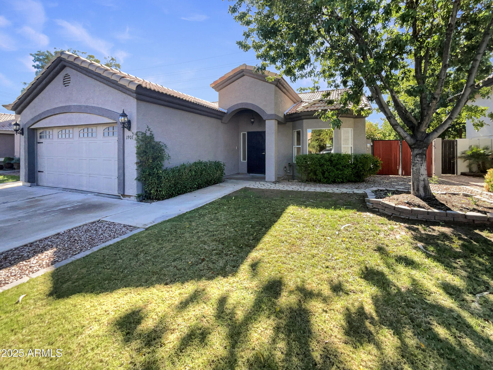 Property Photo: 1901 E Marquette Drive AZ 85234