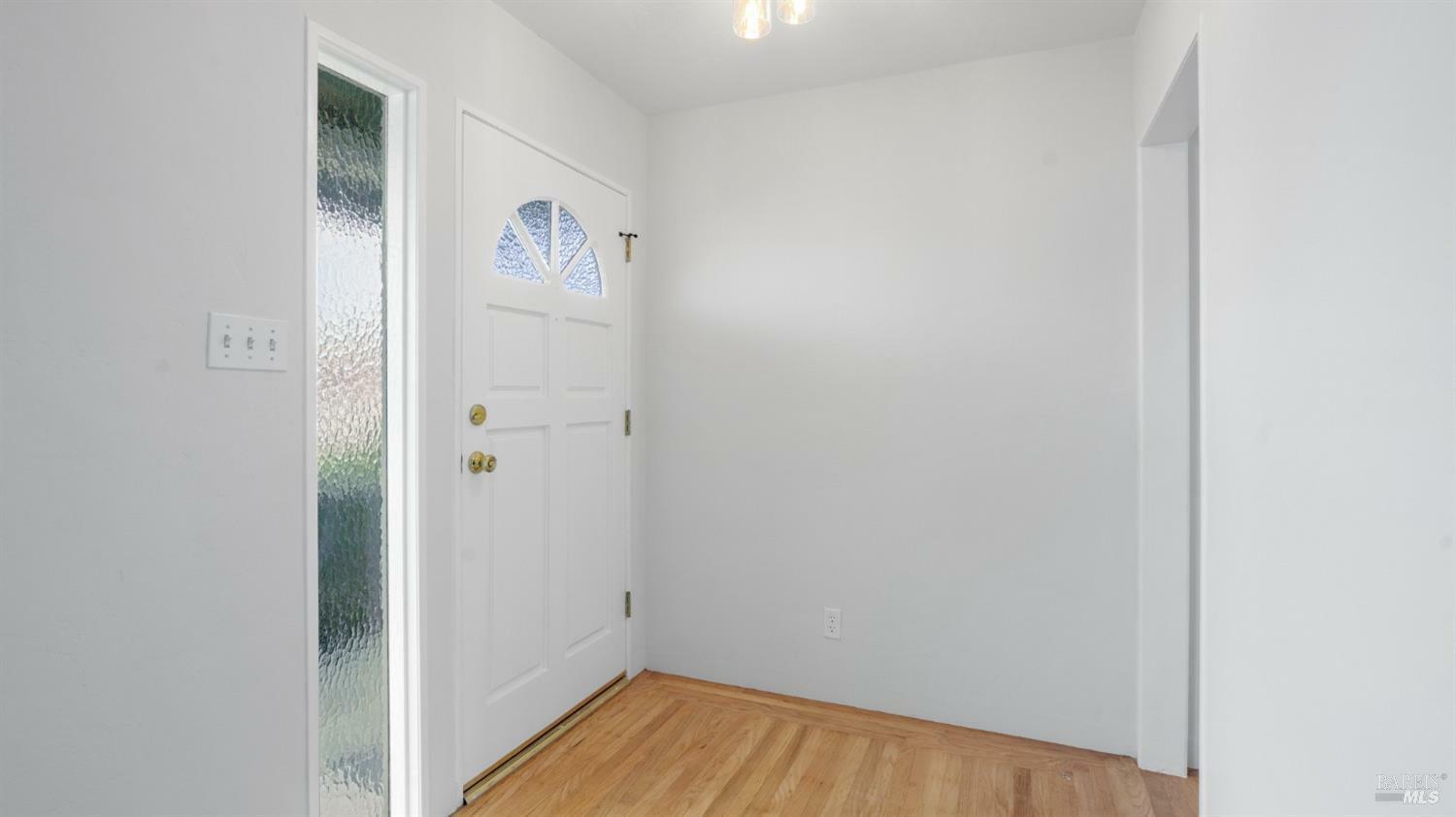 Property Photo: 105 Hawthorn Way CA 94903