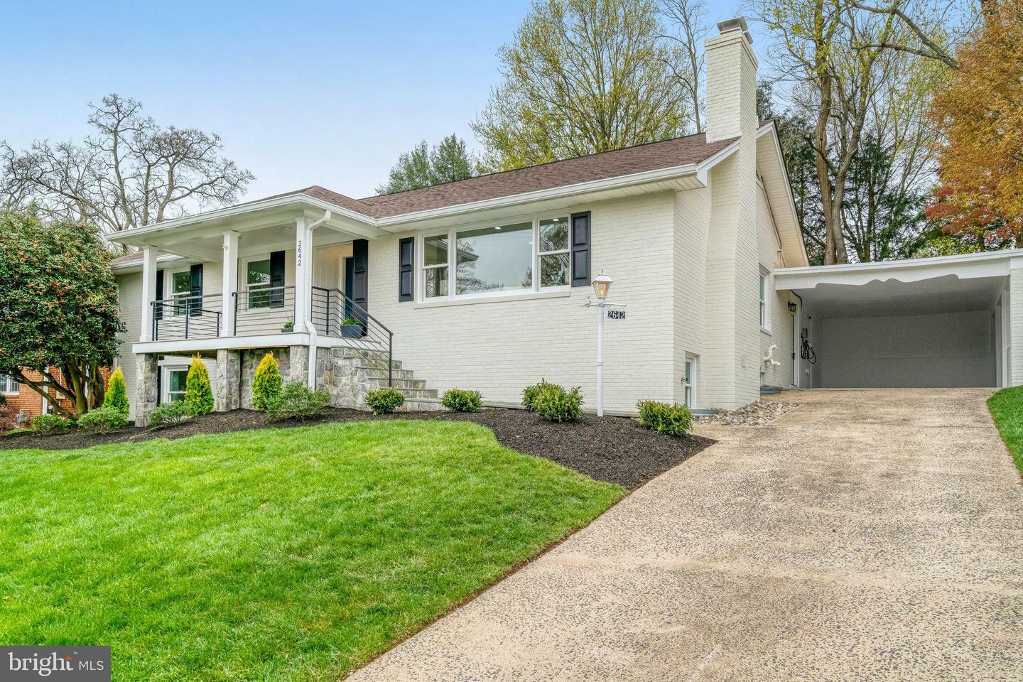 Property Photo: 2642 Robert Walker Place VA 22207