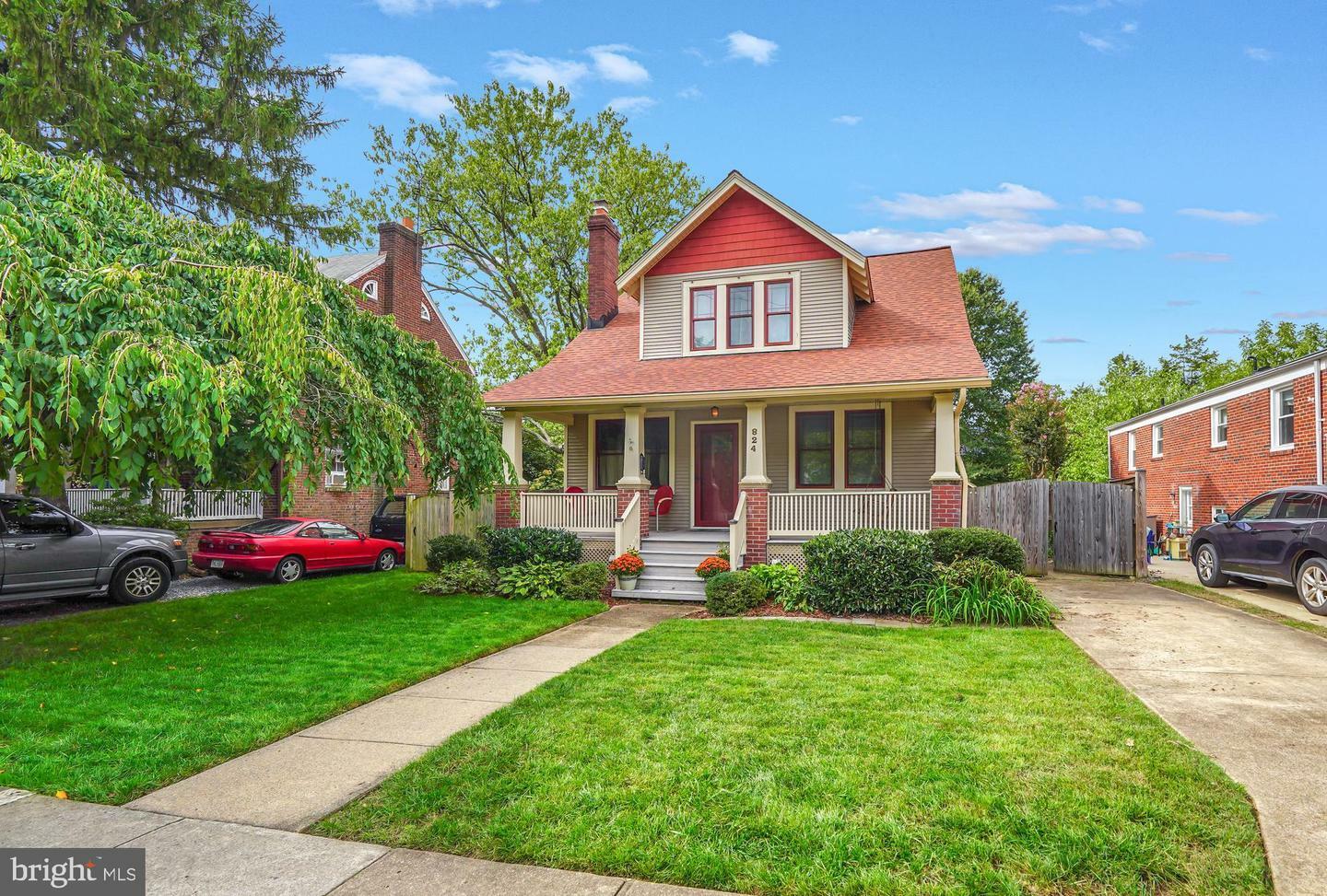 Property Photo: 824 S Barton Street VA 22204