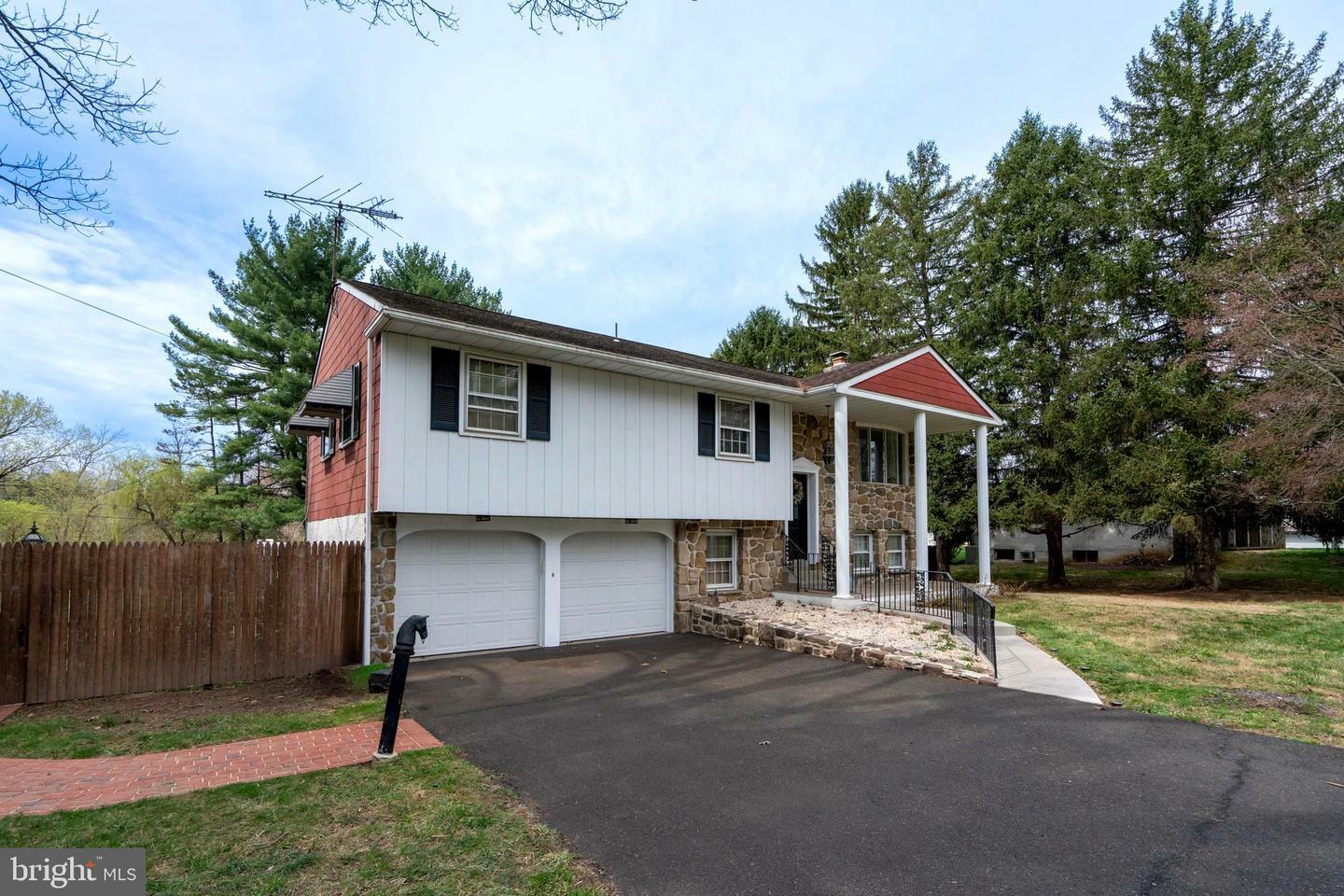 Property Photo: 1066 Almshouse Road PA 18974