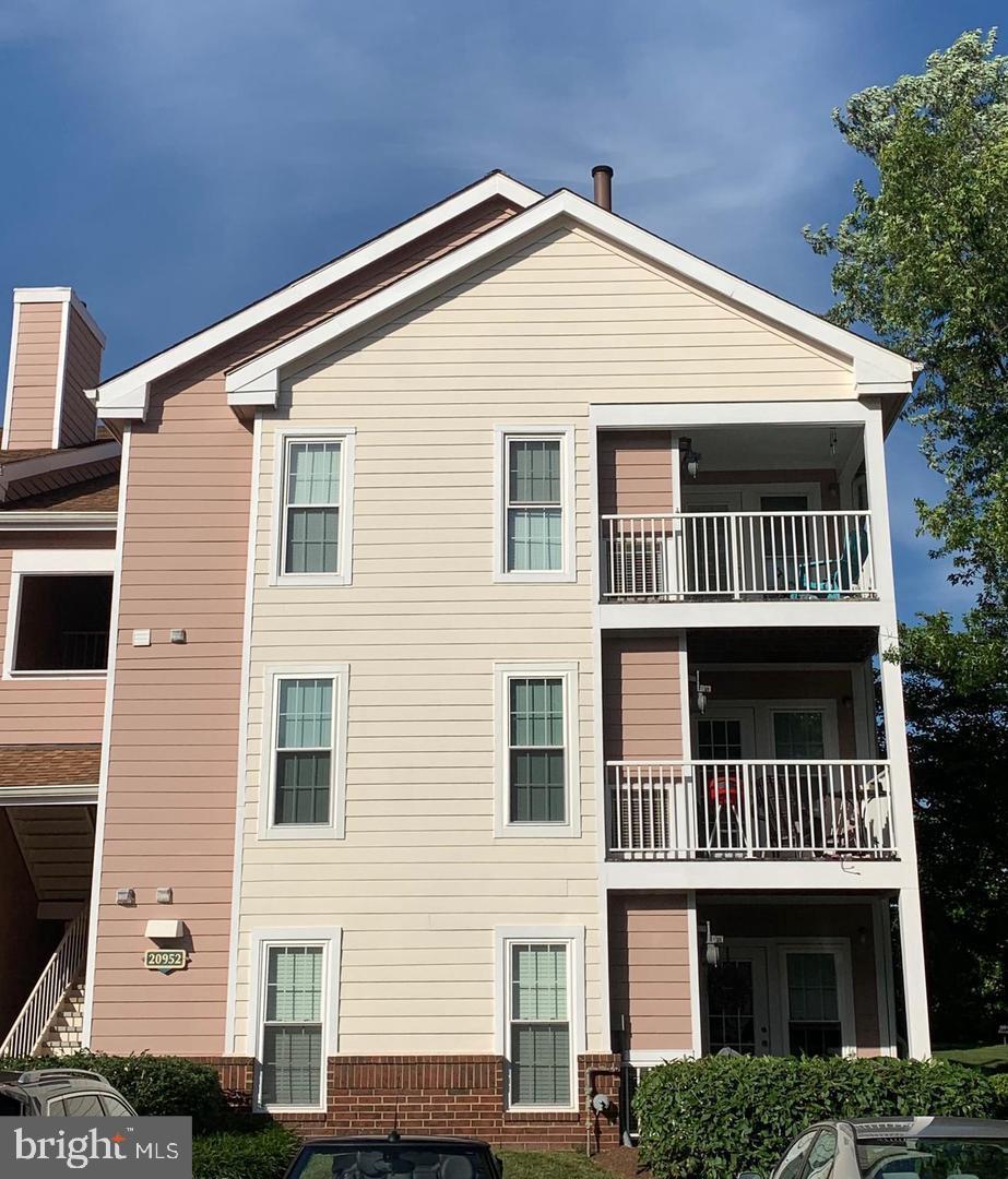 Property Photo:  20952 Timber Ridge Terrace 302  VA 20147 
