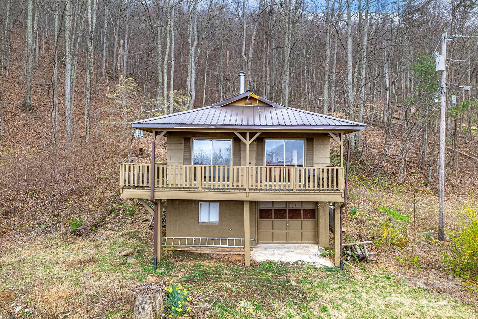 Property Photo:  119 Pinnacle Mountain Road  NC 28748 