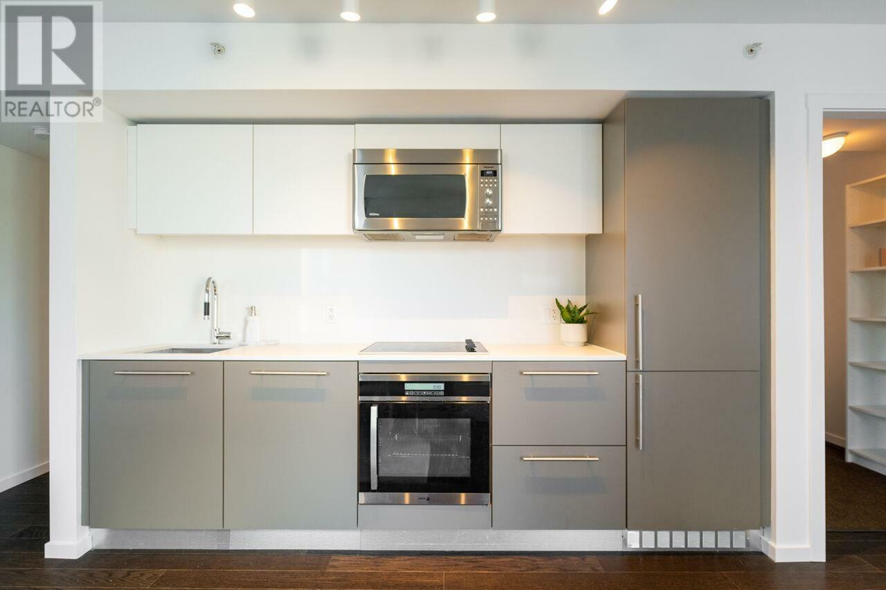 Property Photo: 999 Seymour Street 1701 BC V6B 0M5