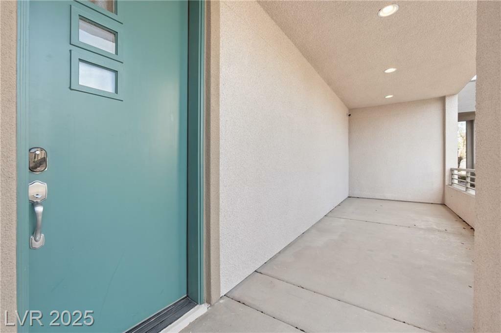 Property Photo:  