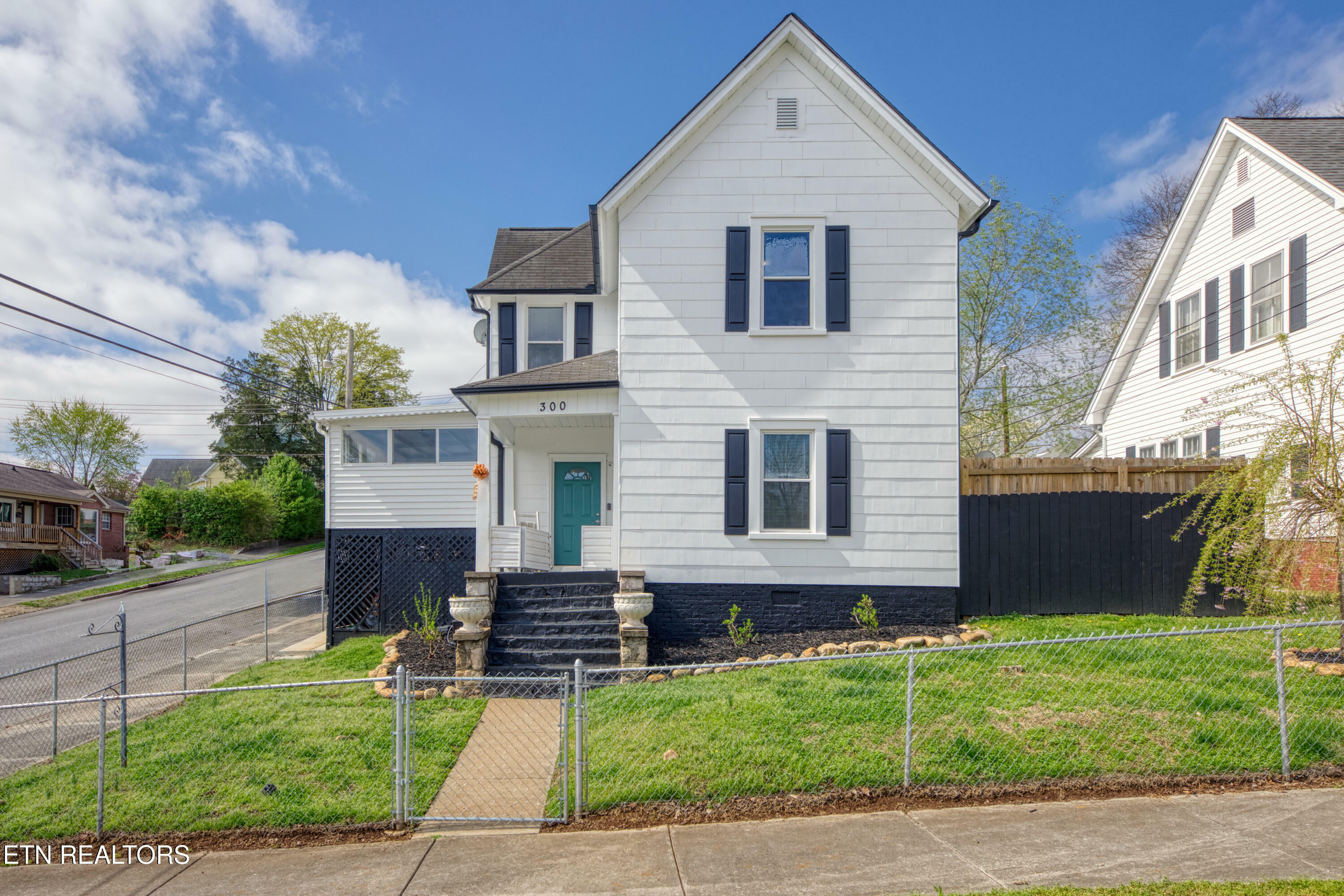 300 N B St  Lenoir City TN 37771 photo
