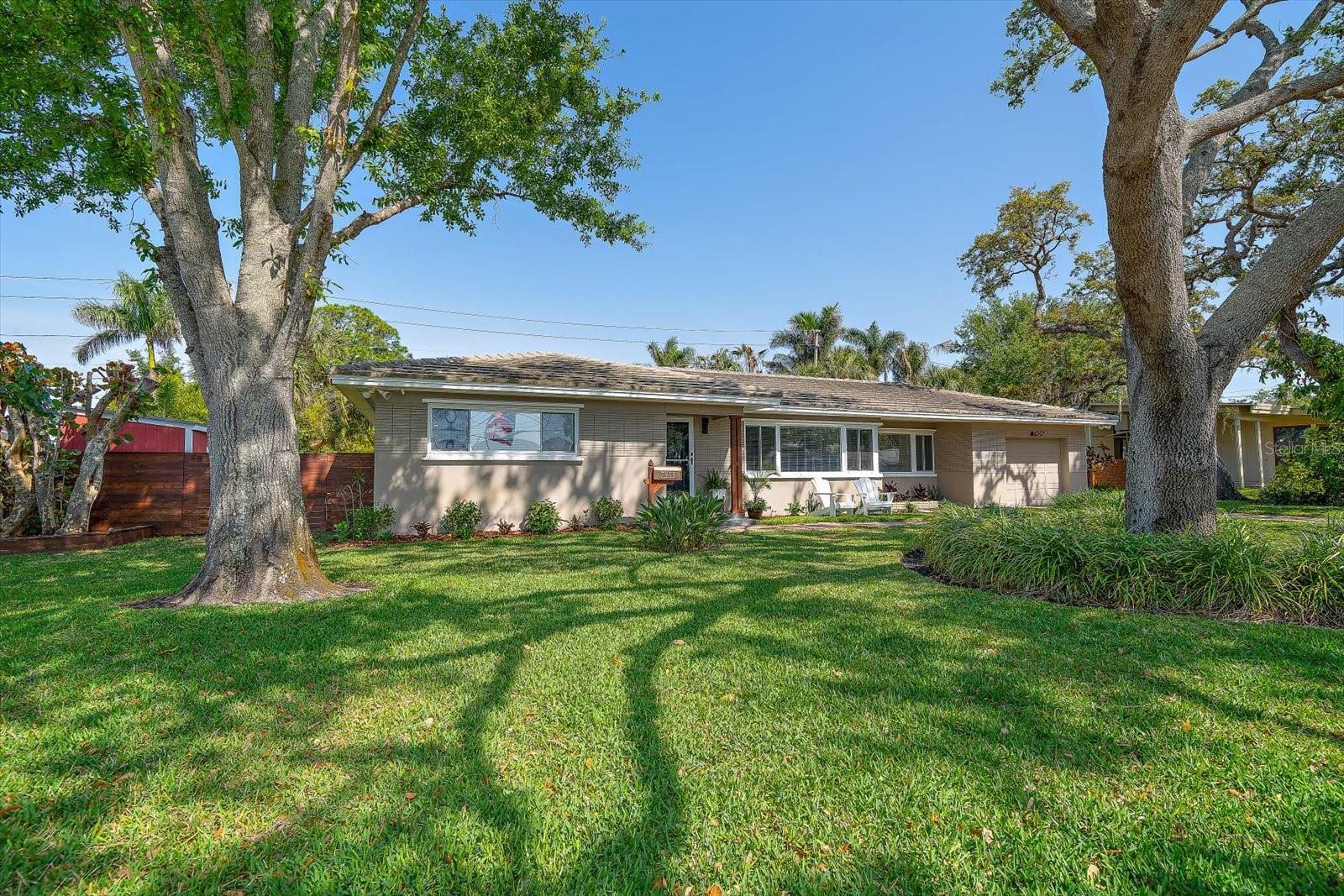 Property Photo: 7909 Garden Drive N FL 33710