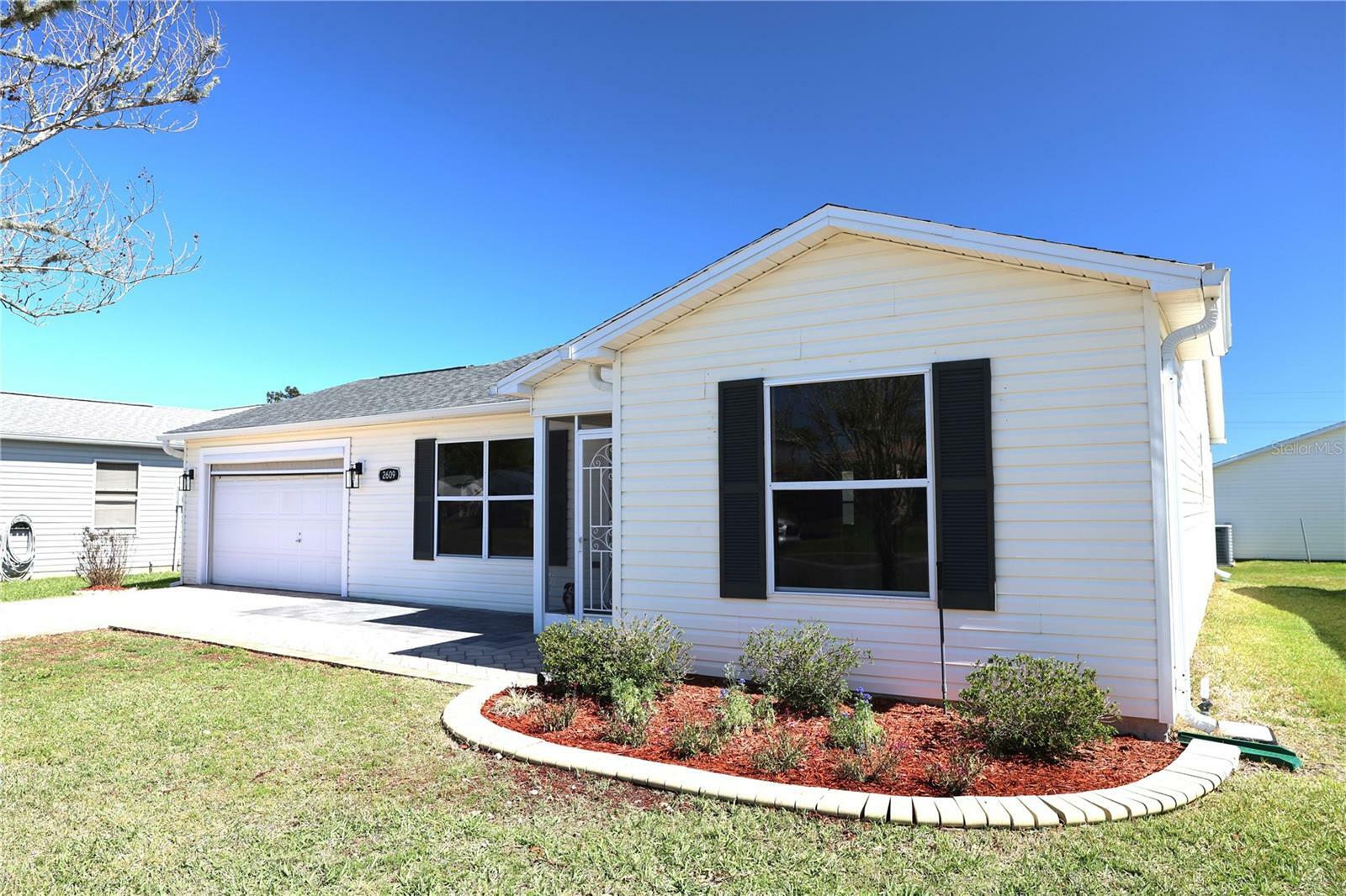 Property Photo: 2609 Privada Drive FL 32162