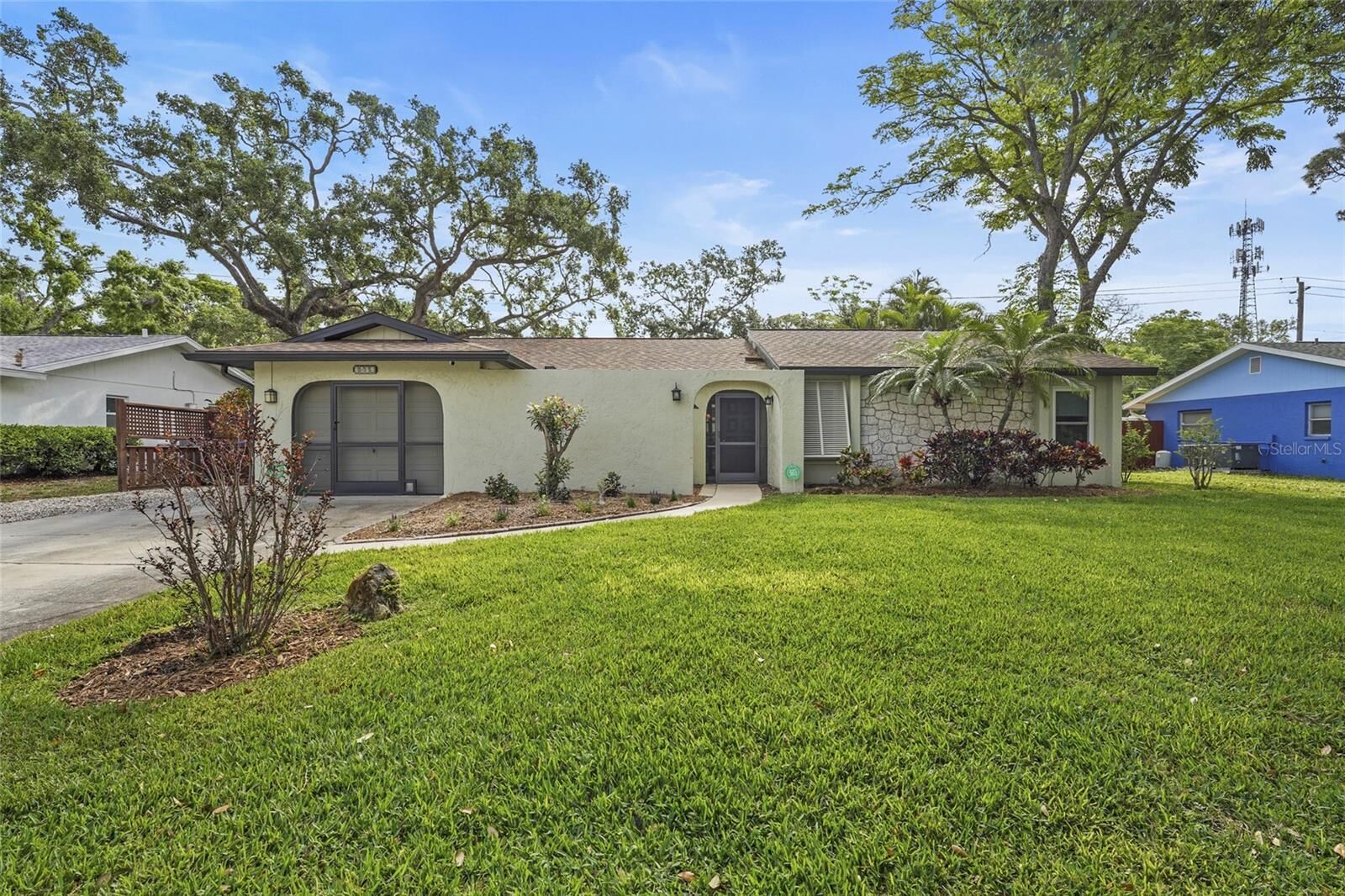 Property Photo:  3401 Kingswood Drive  FL 34232 