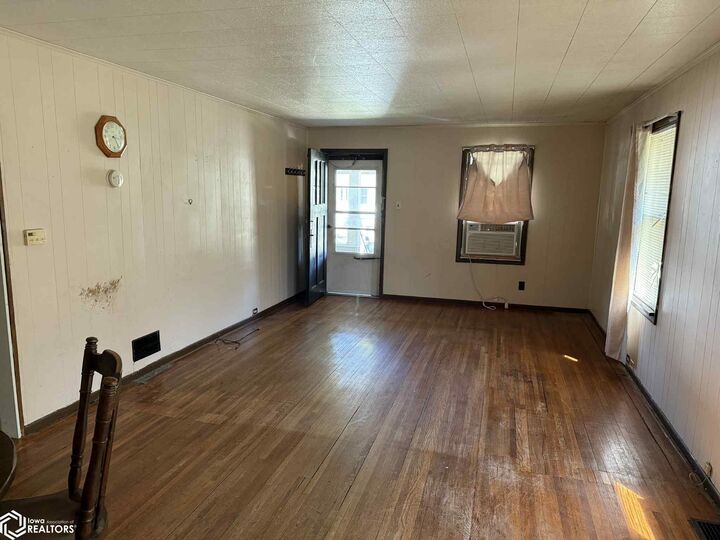 Property Photo: 1821 Summer Street IA 52601
