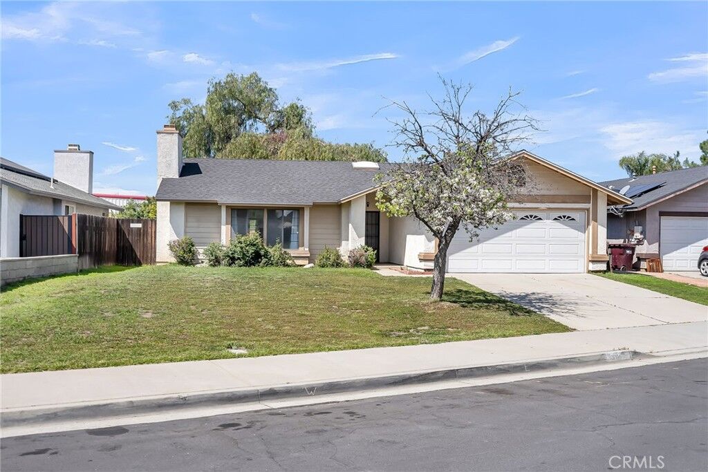 Property Photo: 13881 Pheasant Knoll Lane CA 92553