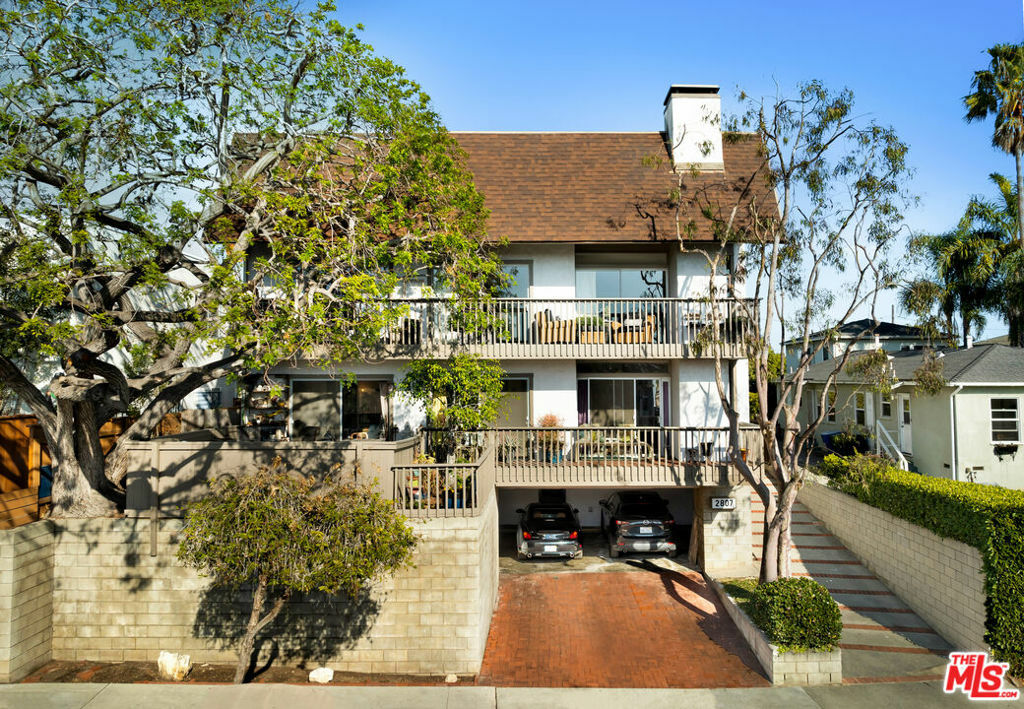 Property Photo: 2807 Highland Avenue CA 90405
