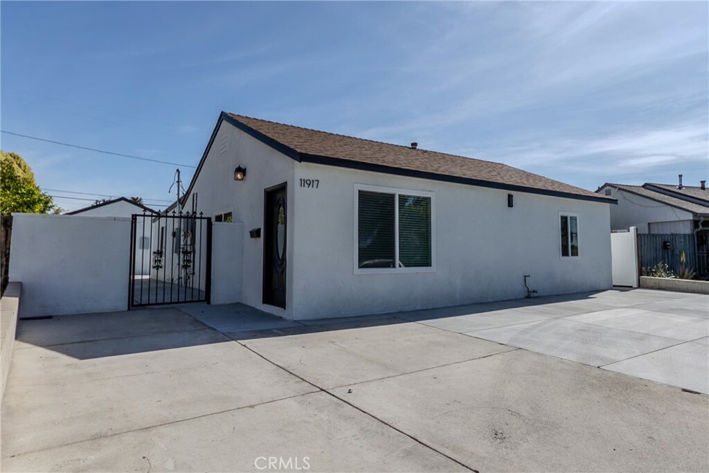 Property Photo:  11917 Burton Street  CA 91605 