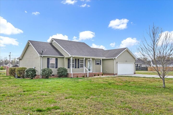 Property Photo: 691 Indian Springs Cir TN 37355