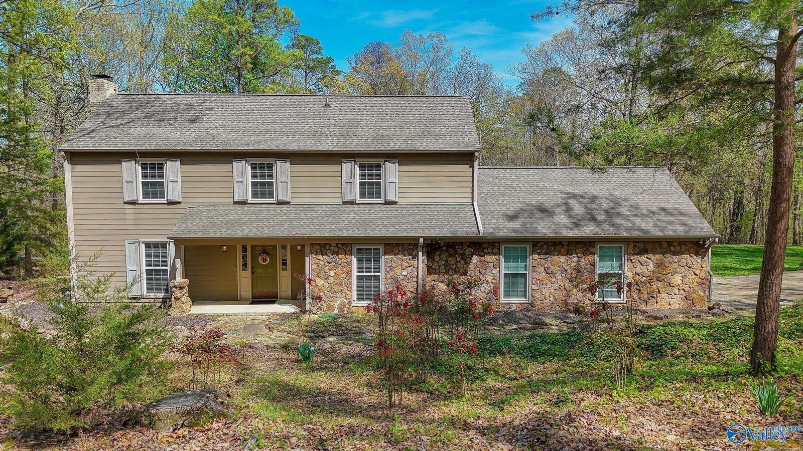 Property Photo:  3704 Montclair Road SW  AL 35603 