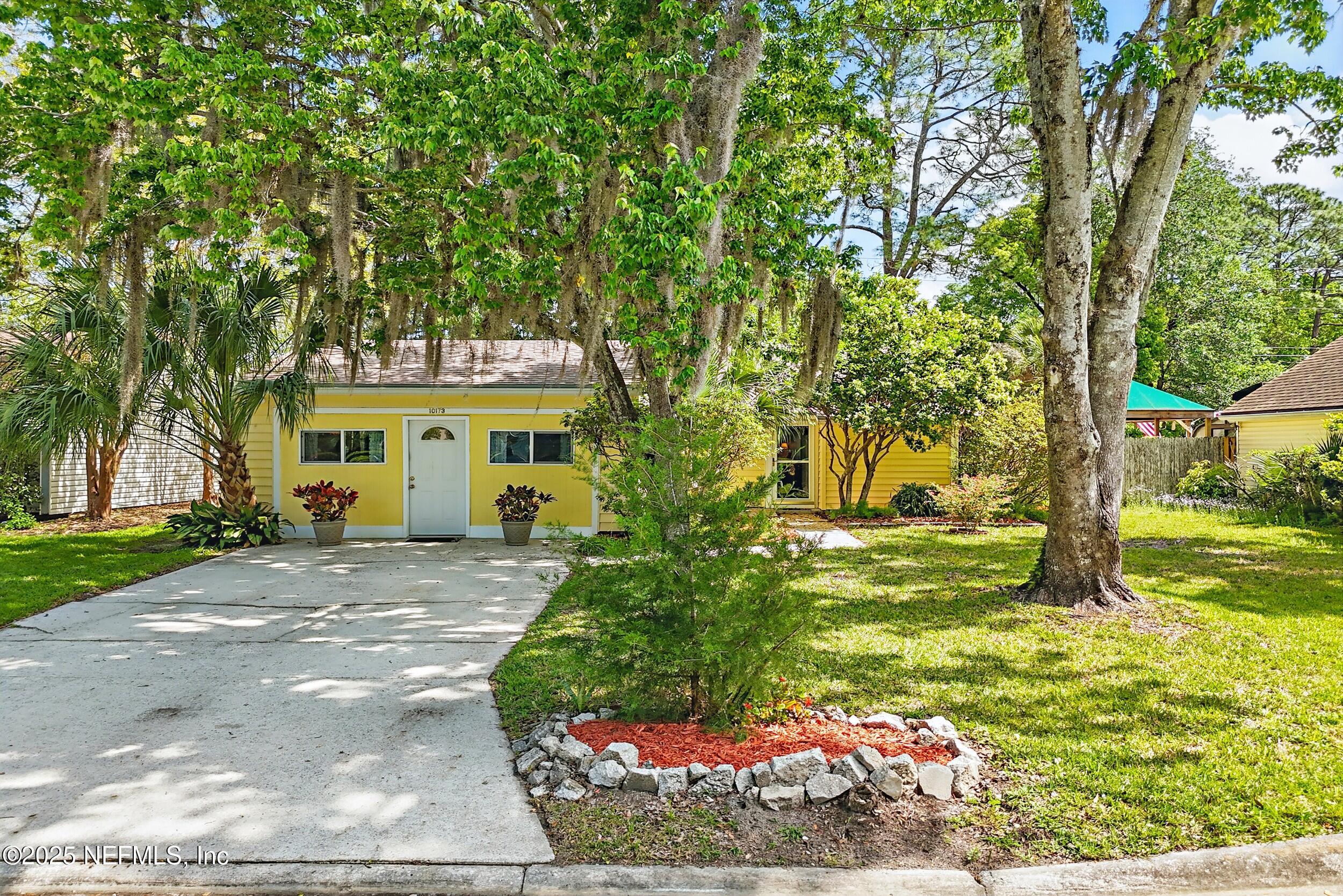 Property Photo: 10173 Summer Pines Court FL 32257