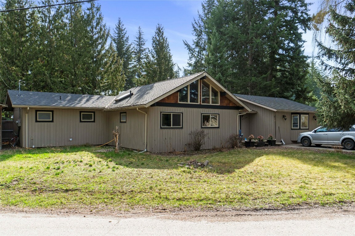 Property Photo: 4174 Ashe Crescent BC V0E 1M5