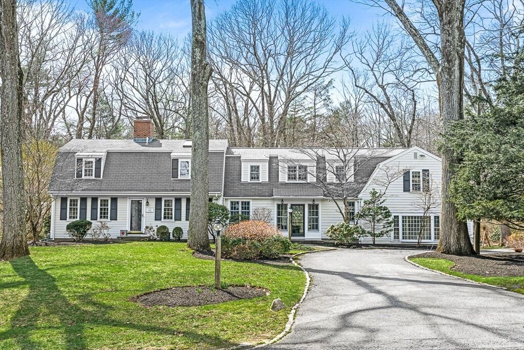 Property Photo:  19 Pelham Rd  MA 02493 