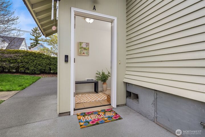 Property Photo:  2511  California Street A  WA 98201 