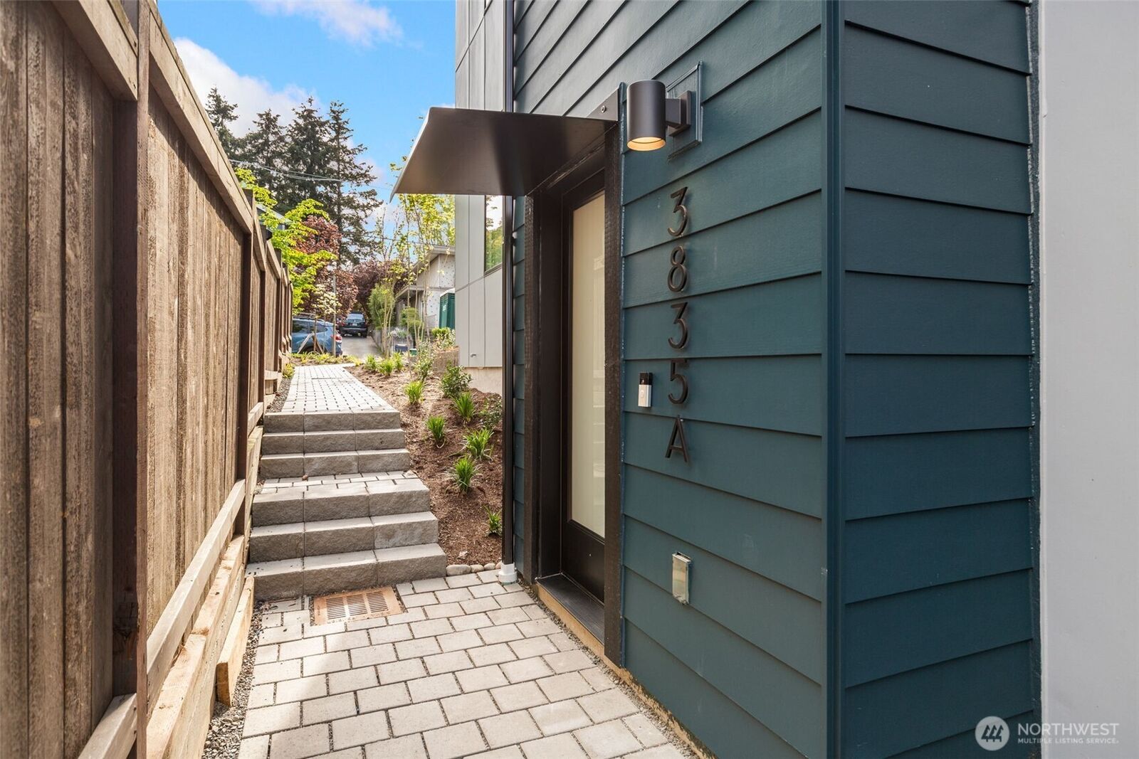 Property Photo:  3835 B  Woodlawn Avenue N  WA 98103 