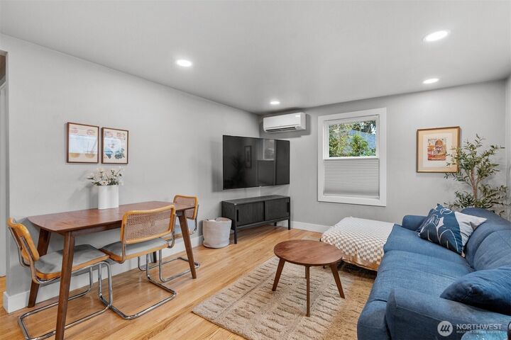 Property Photo:  1407 SW Cambridge Street  WA 98106 