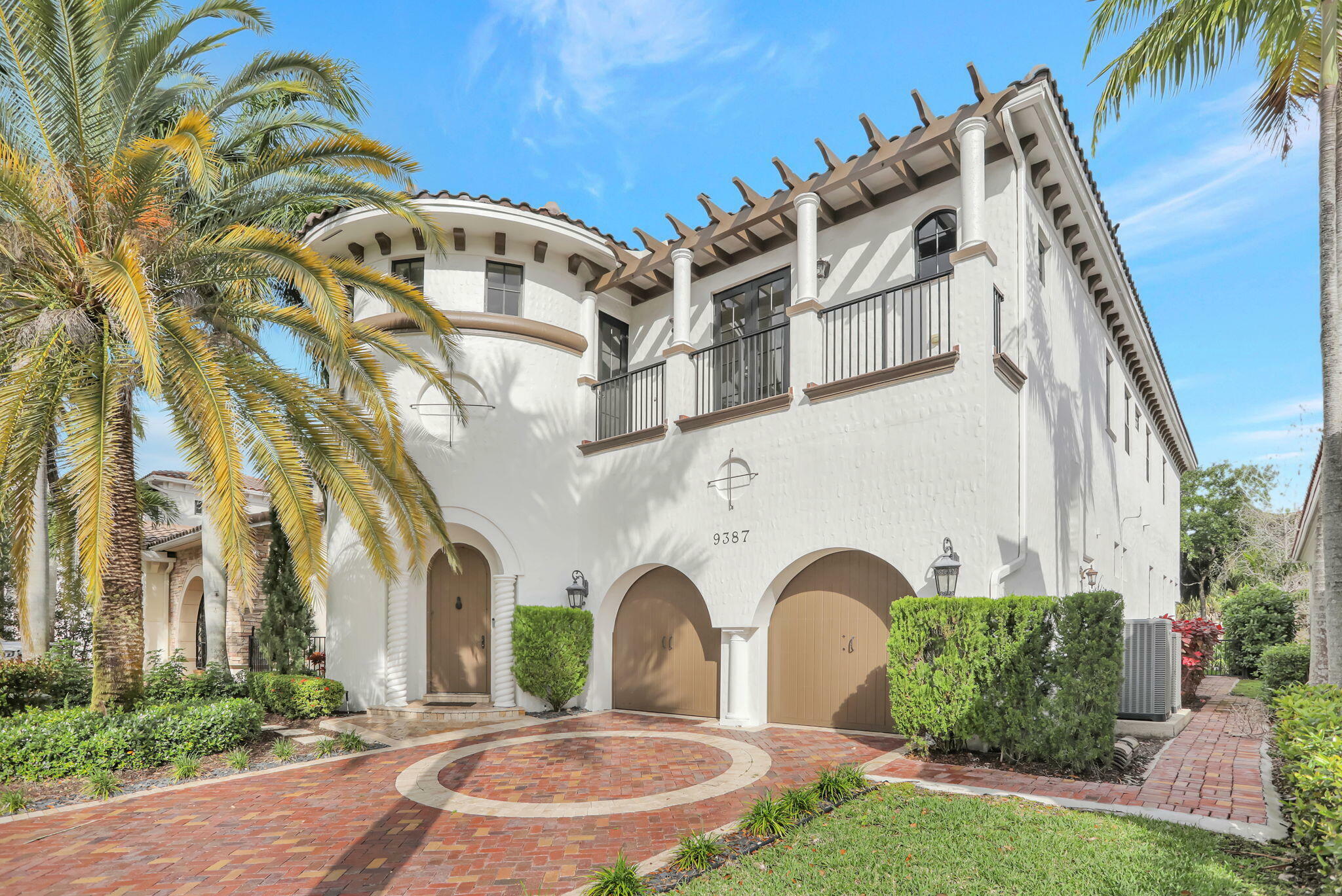Property Photo: 9387 Satinleaf Place FL 33076