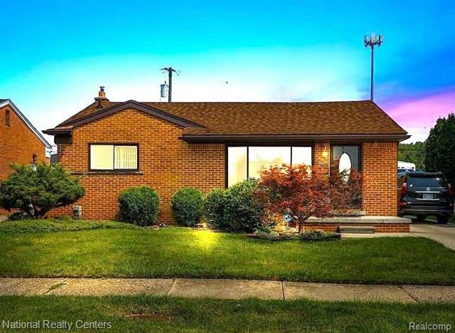 Property Photo: 27620 Mackenzie Drive MI 48185