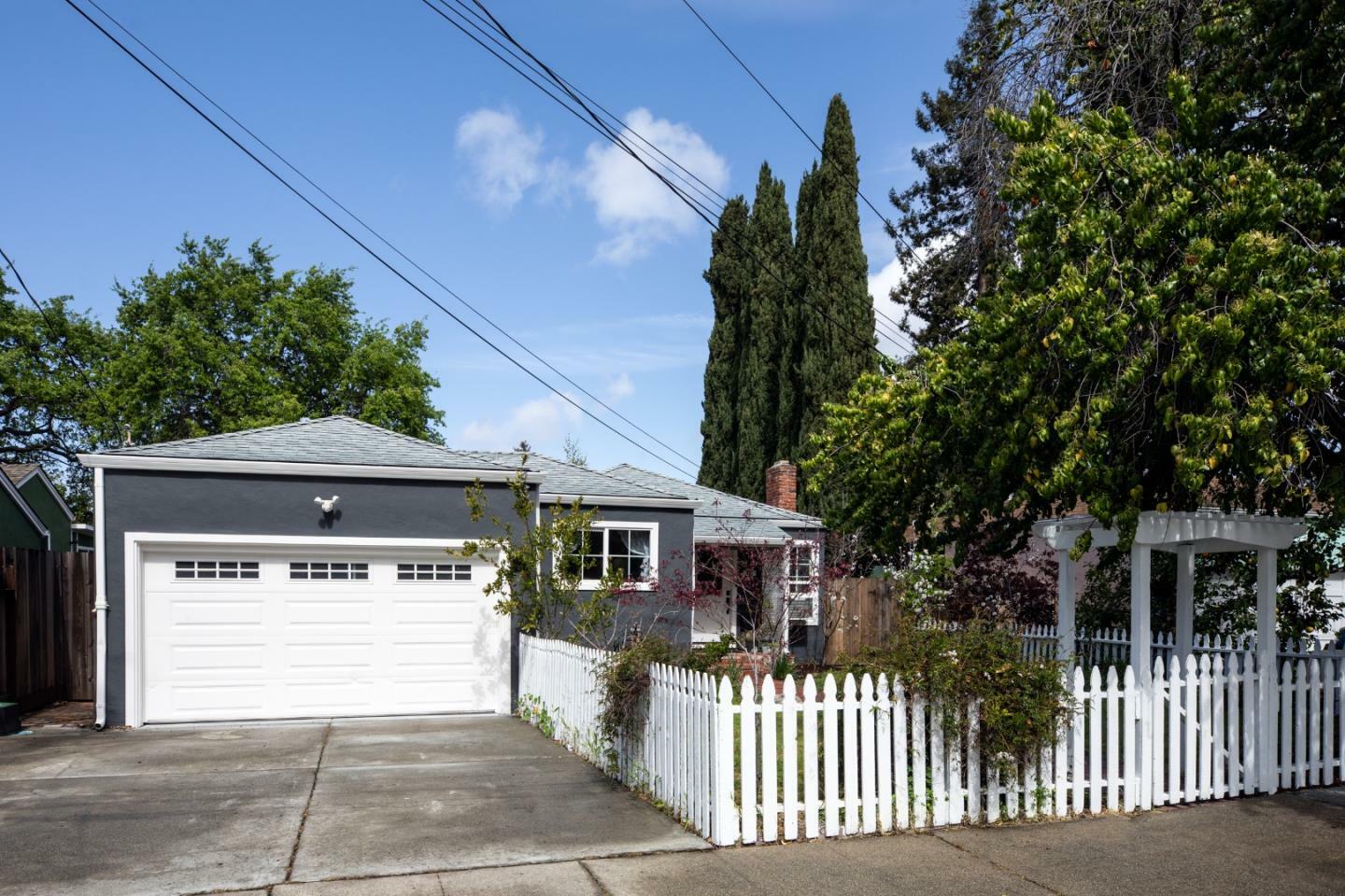 Property Photo: 402 Poplar Avenue CA 94061
