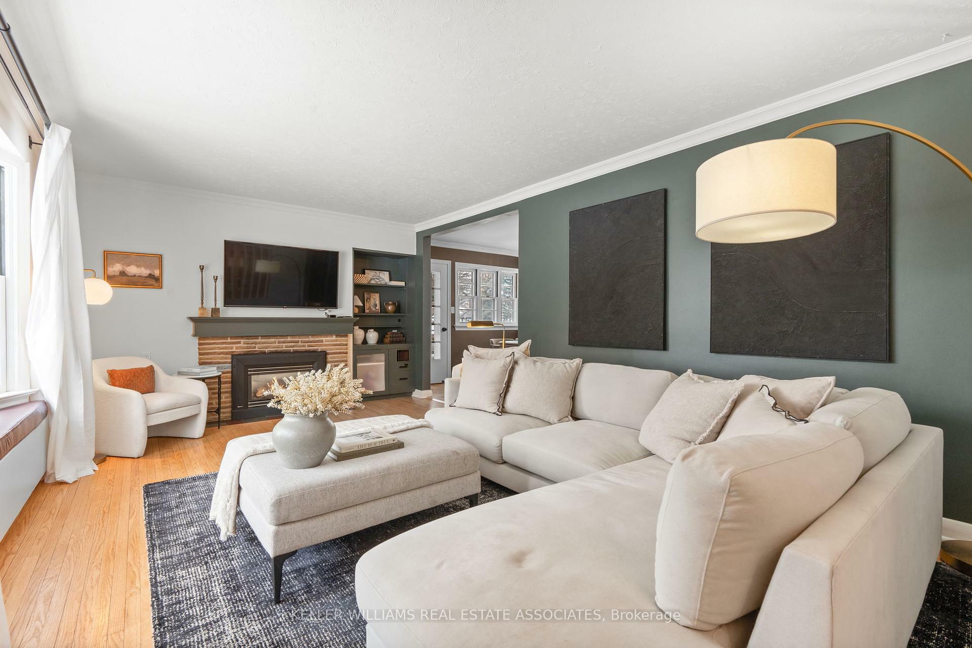 Property Photo: 406 Saint John Street W ON L1N 1N7