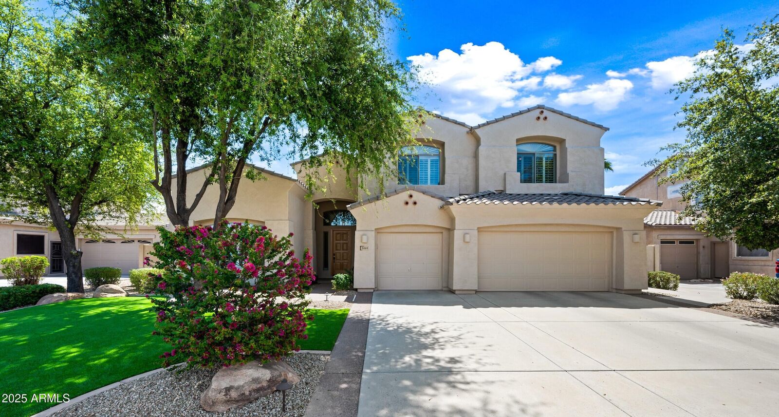 Property Photo: 2069 S Sailors Court AZ 85295
