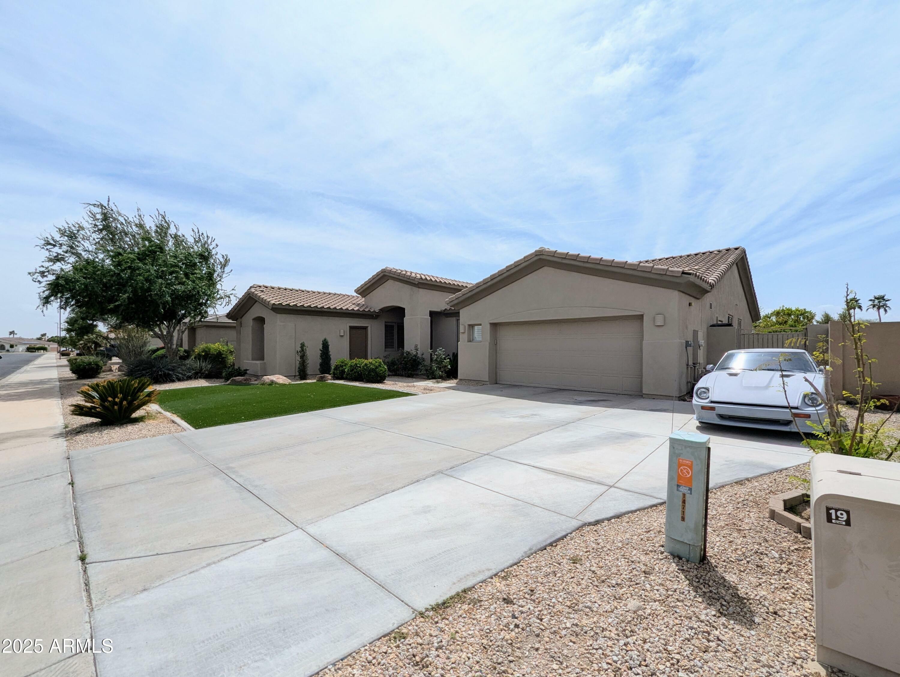 Property Photo: 14703 W Hillside Street AZ 85395