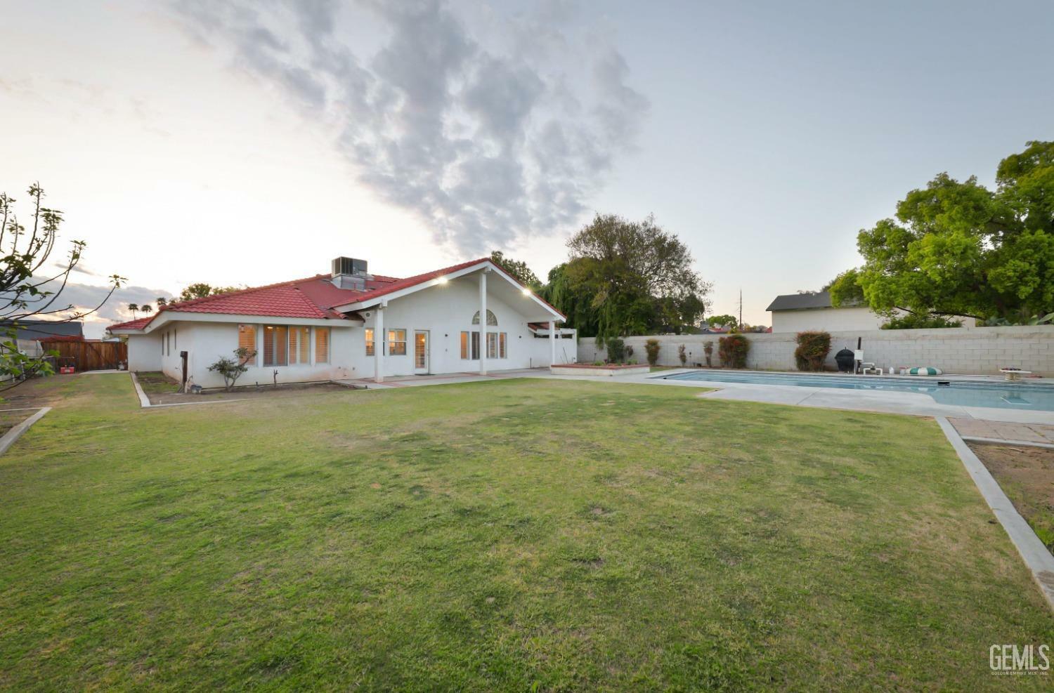 Property Photo: 1412 Longreach Drive CA 93314