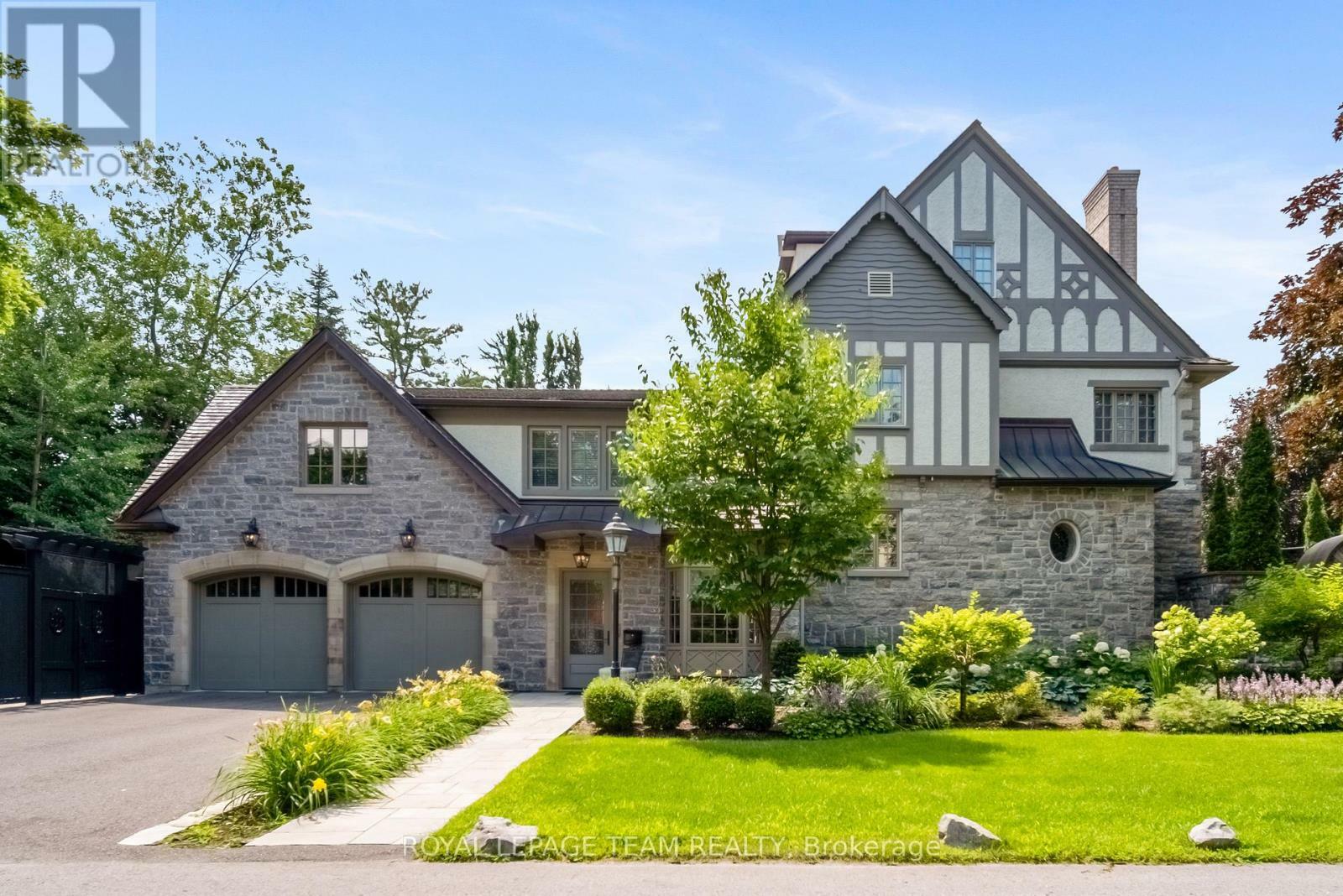 Property Photo: 480 Manor Avenue ON K1M 0H9