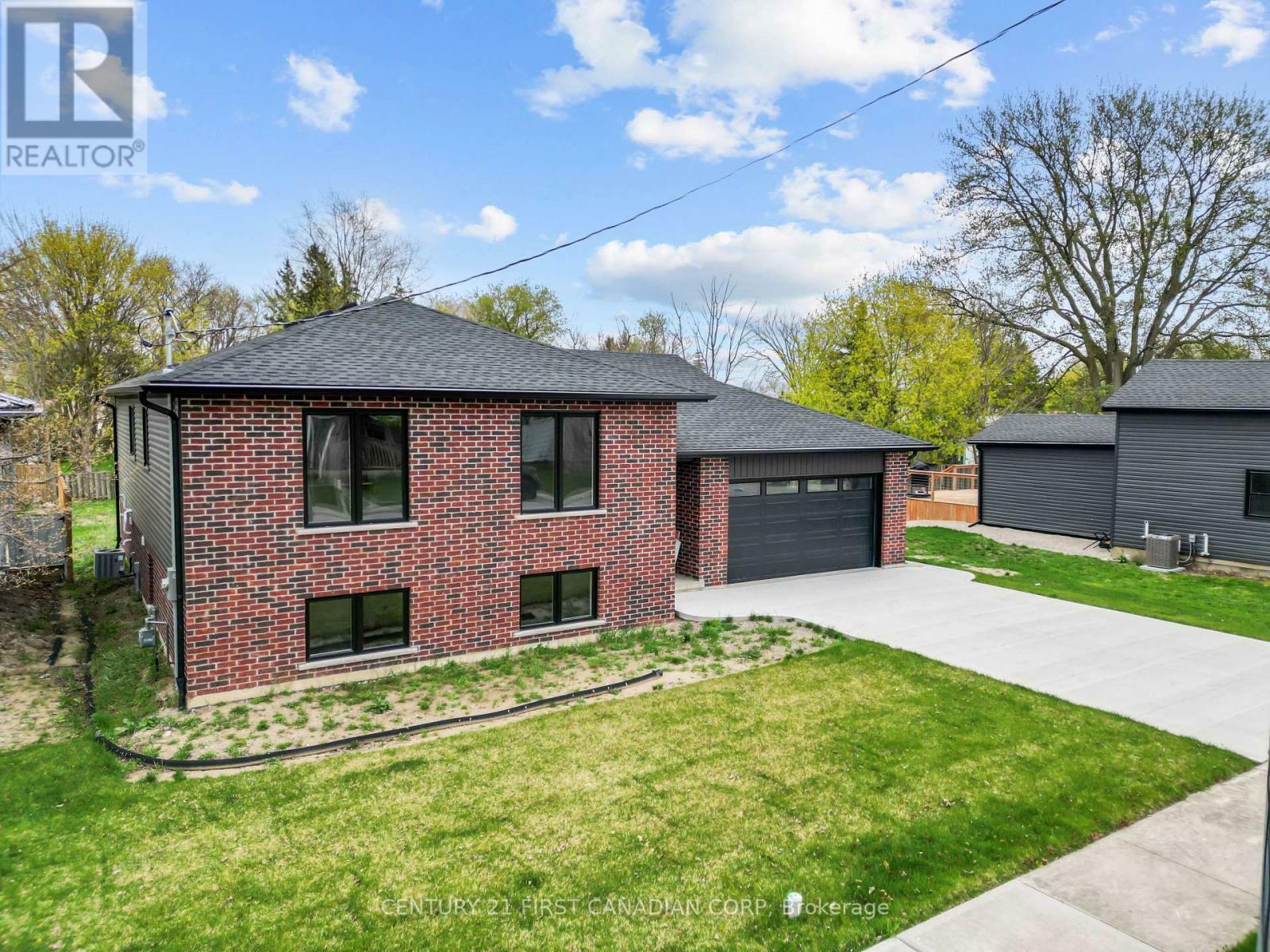 Photo de la propriété:  134 King Street  ON N0M 2L0 