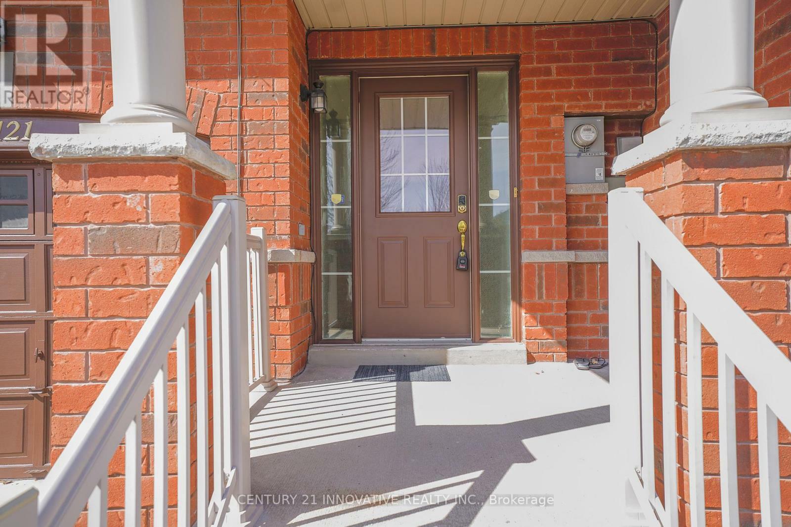 Property Photo: 121 Revelstoke Crescent ON L4B 4T5