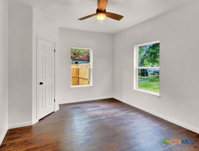 Property Photo:  806 21st Street  TX 78861 
