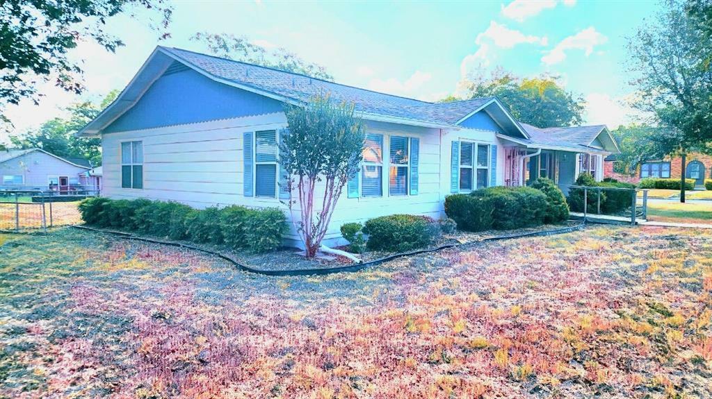 Property Photo: 122 N Avenue TX 77984
