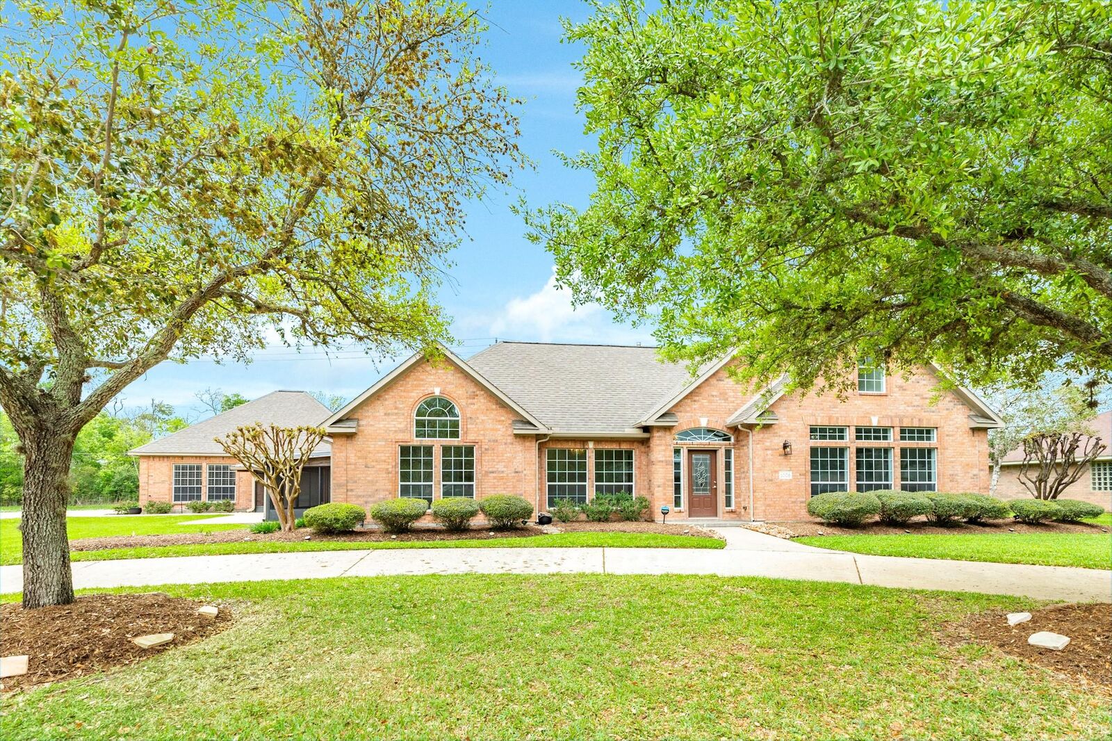 Property Photo:  1008 Mockingbird Lane  TX 77531 
