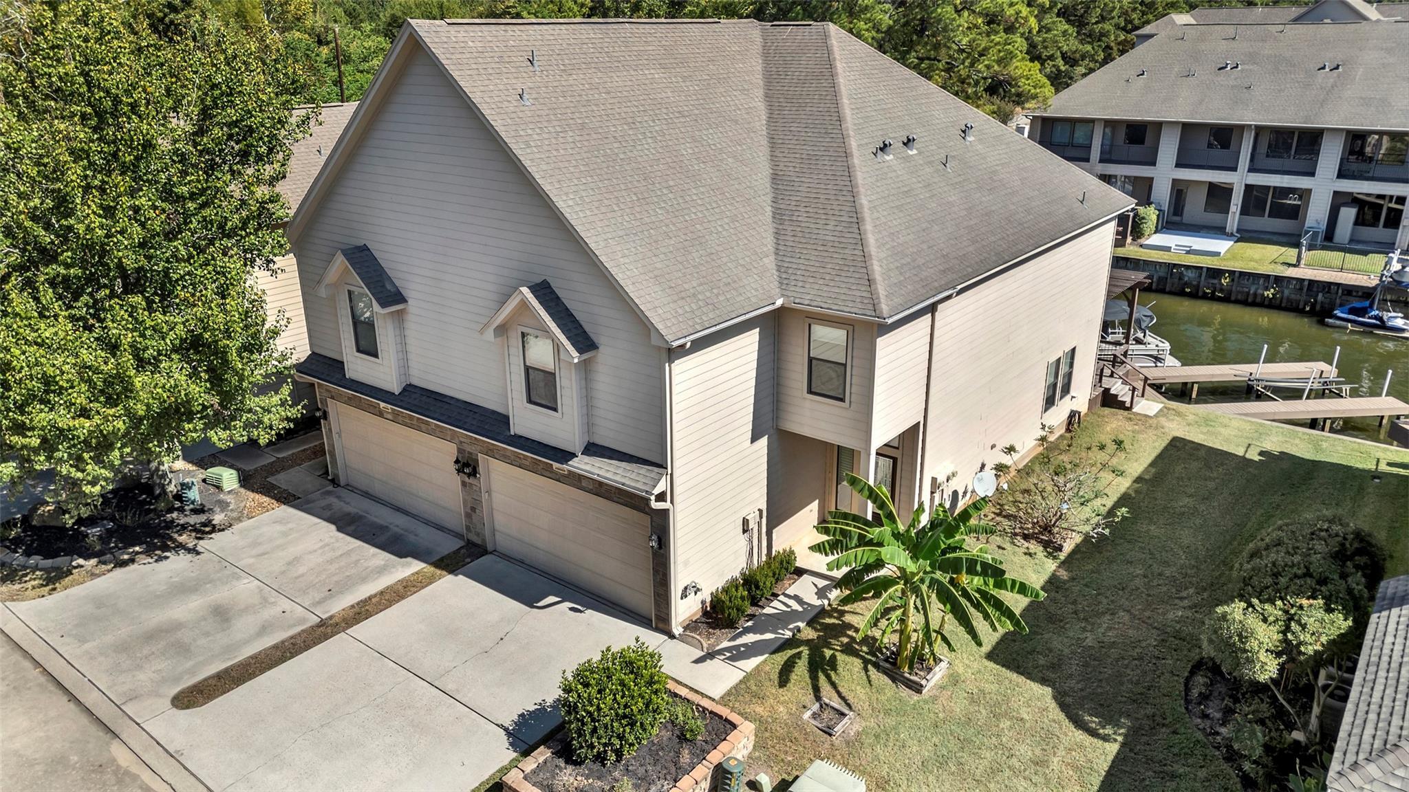 Property Photo: 356 Old Aqua Landing W TX 77356