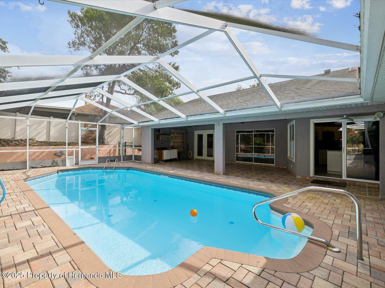 Property Photo: 5411 Joyner Avenue FL 34608